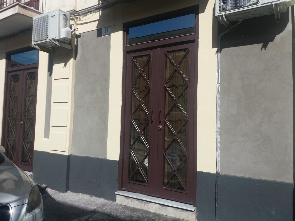 Civitas Catánia Buitenkant foto